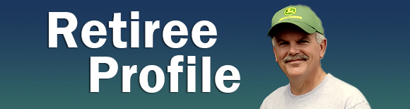 un portrait de Tom Fahrney avec le texte du profil du retraité à droite.