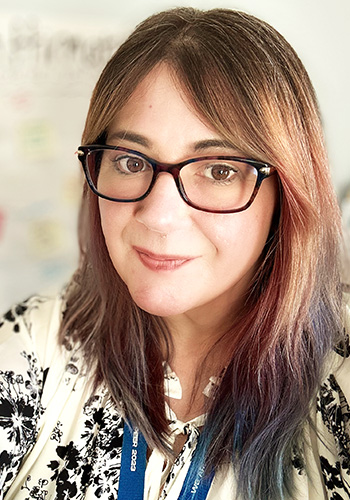 a portrait of Robyn Hantelman